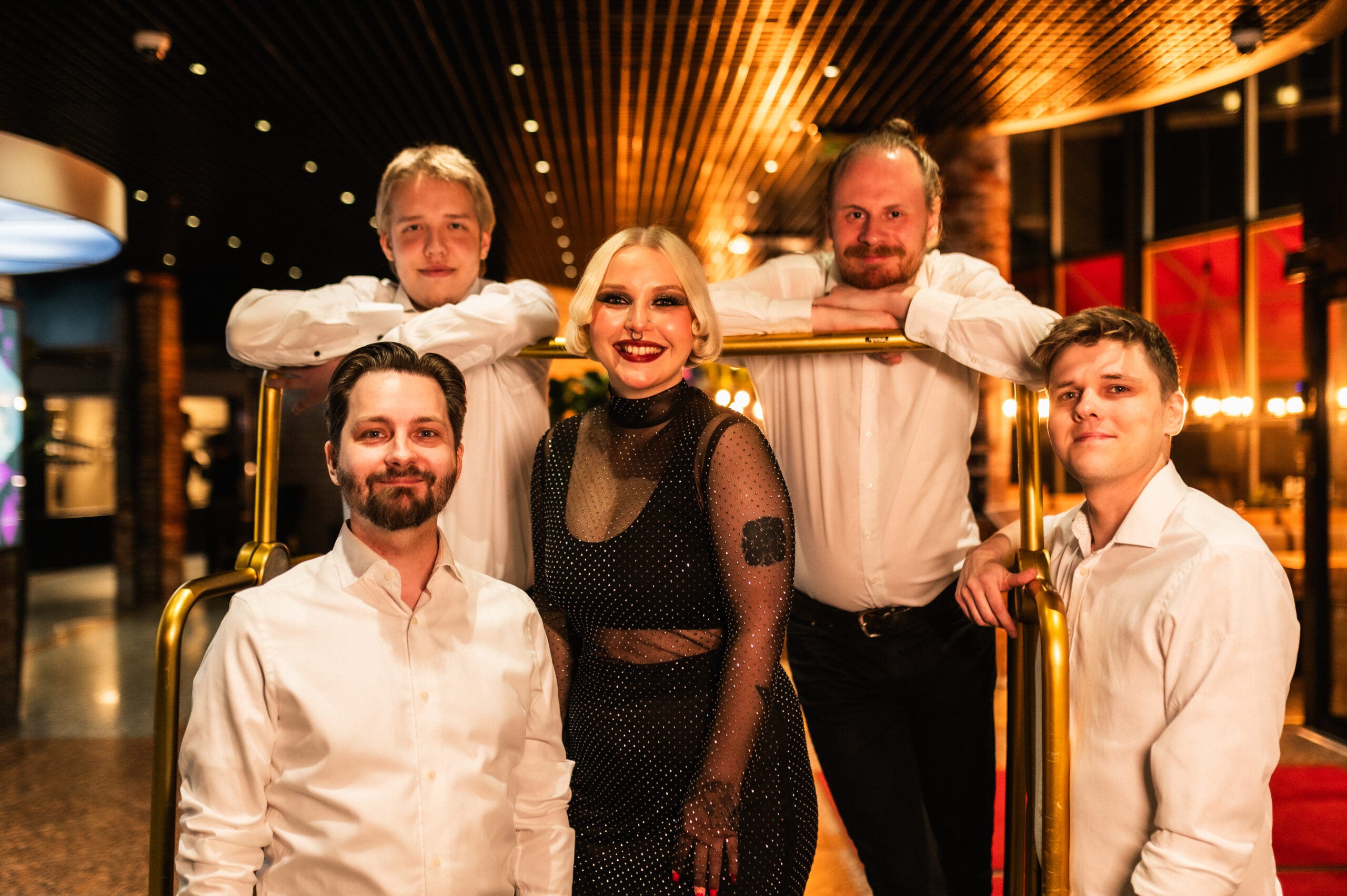 Viiden hengen bilebändi.